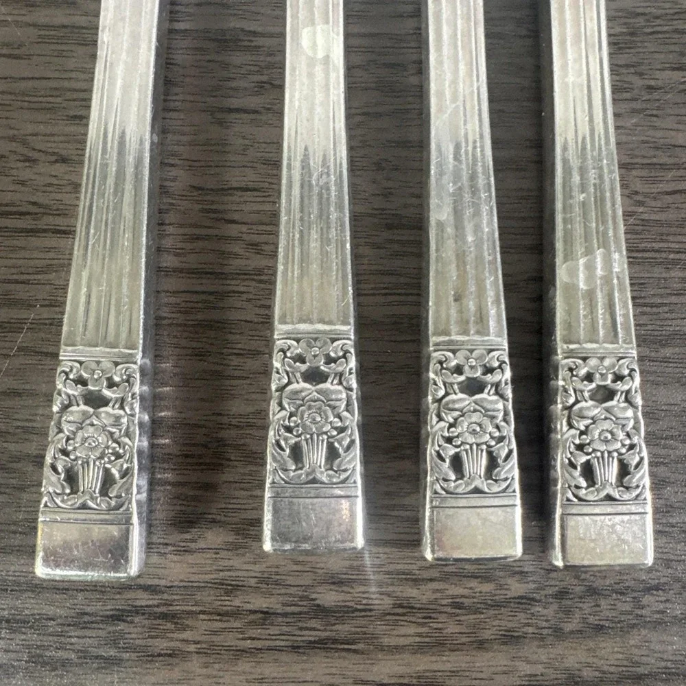 Vintage Oneida Community Silverplate Coronation Set‎ of 4 Dinner Knives 9 inch
